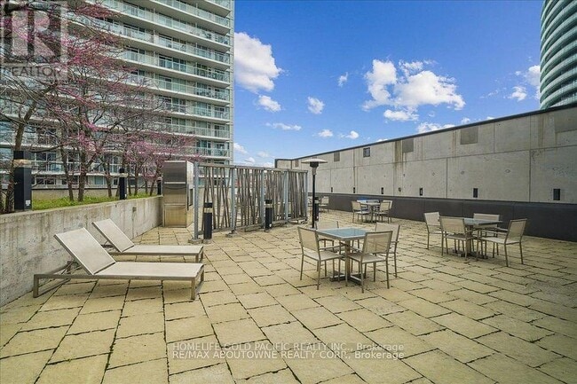 Photo du bâtiment - 75-875 Queens Wharf Rd