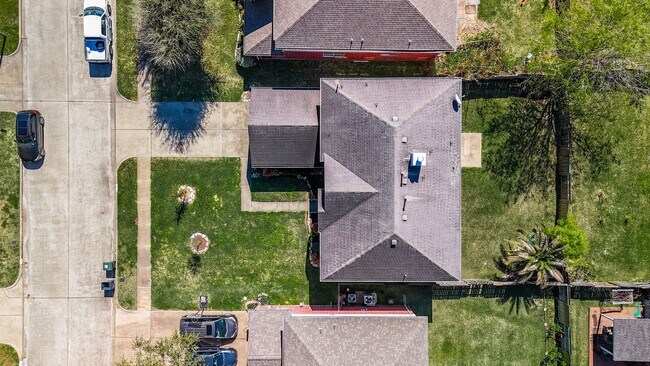 Foto del edificio - 5410 Linden Grove Ct