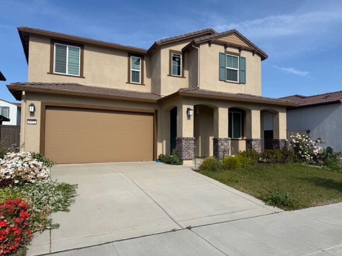 Primary Photo - Luxury Solar Home in the Highly Desirable ...