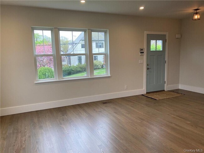 Building Photo - 3B Sterling Ave