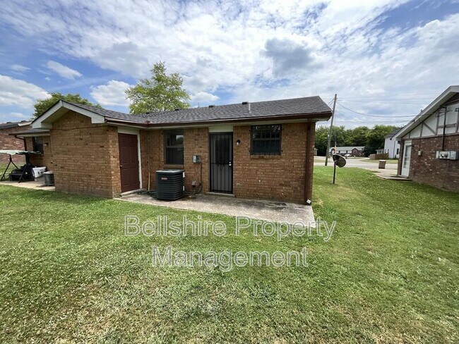 Building Photo - 3643 Village Trl
