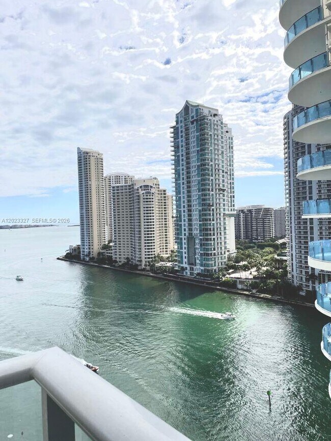 Foto del edificio - 300 S Biscayne Blvd