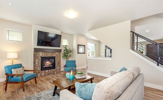 Building Photo - Beautiful 4-bedroom 3.5-bathroom property ...