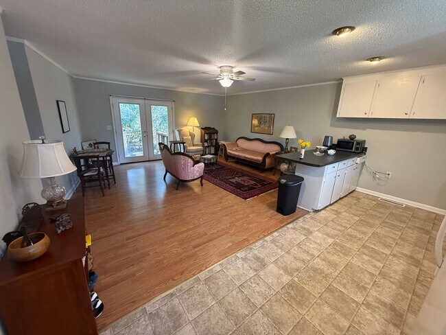 Building Photo - Cozy Normaltown Two Bedroom Home