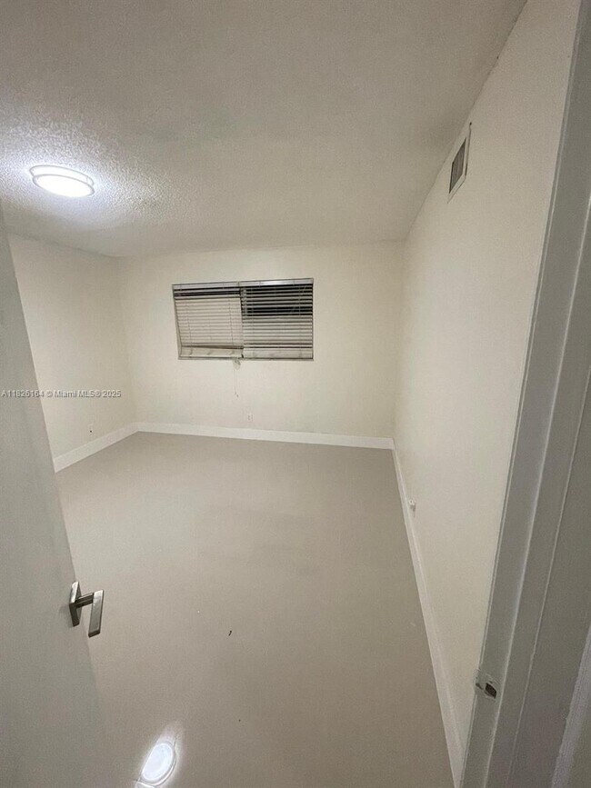 Foto del edificio - 7925 Fairview Dr
