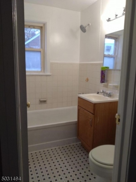 Building Photo - 651 Cora Pl