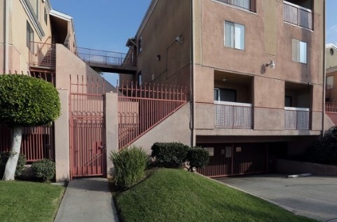 Building Photo - 1414 S Gramercy Pl
