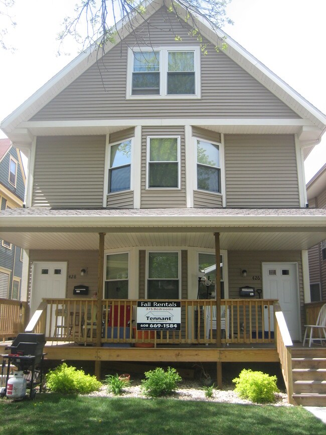 Building Photo - 424 W Wilson St