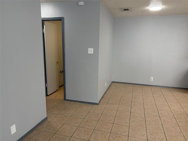 Building Photo - 8710 Piney Point Dr