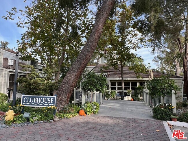 Building Photo - 1214 S Westlake Blvd