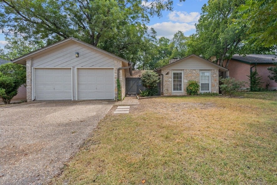 Primary Photo - 10103 Woodland Village Dr