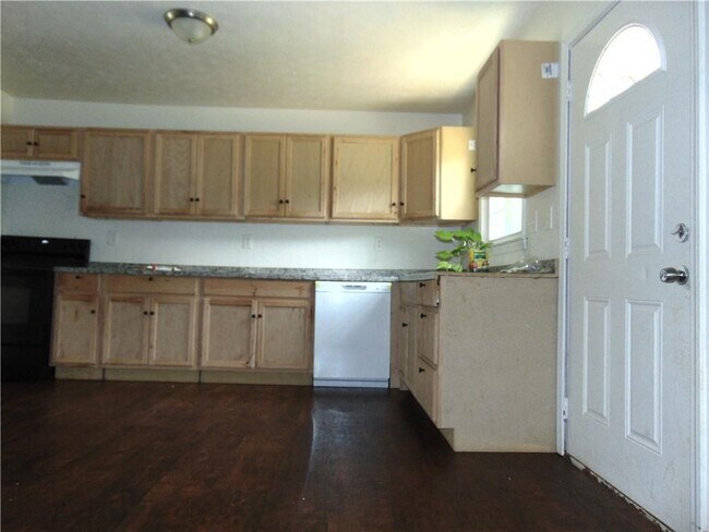 Building Photo - 886 Rowland St