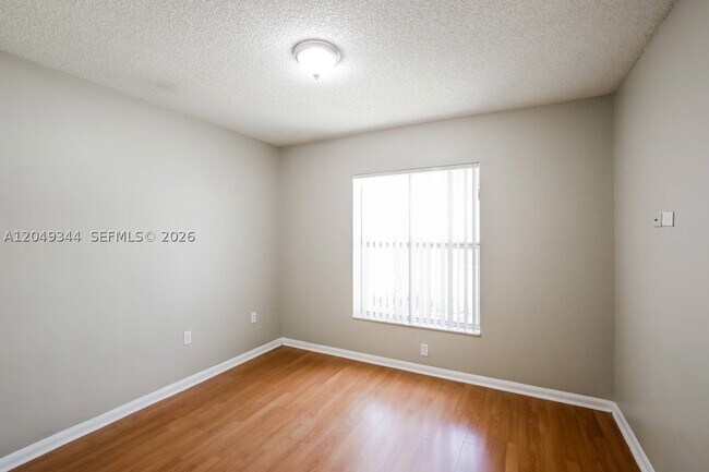 Foto del edificio - 16594 NW 7th St