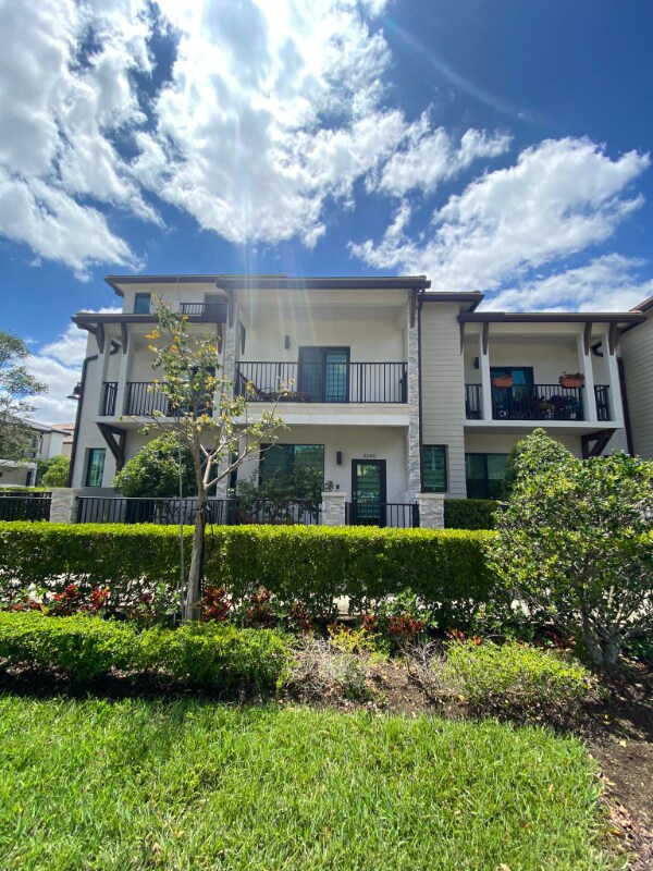 Foto del edificio - 4940 NW 83rd Ave