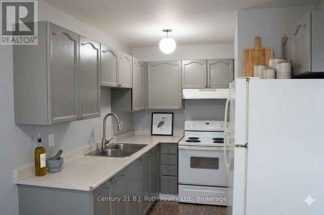 Building Photo - 219 Oxford St