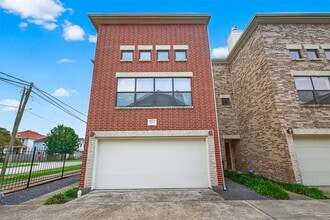 Building Photo - 2705 Rutland St