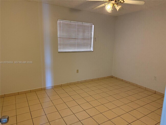 Foto del edificio - 6055 W 19th Ave