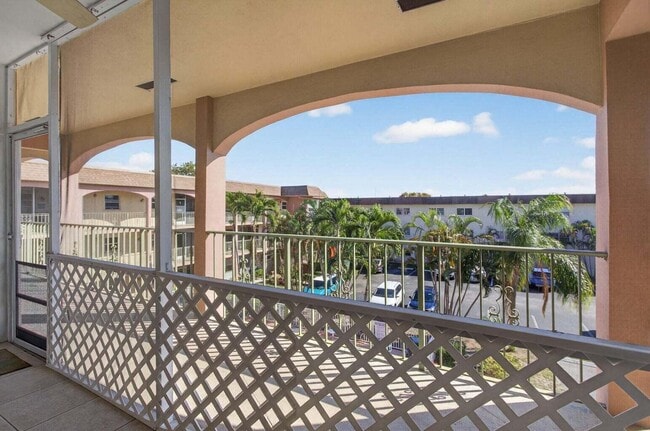 Foto del edificio - 100 SE 6th Ave