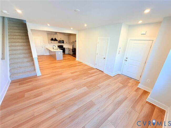 Foto del edificio - 5320 Wyndham Forest Dr