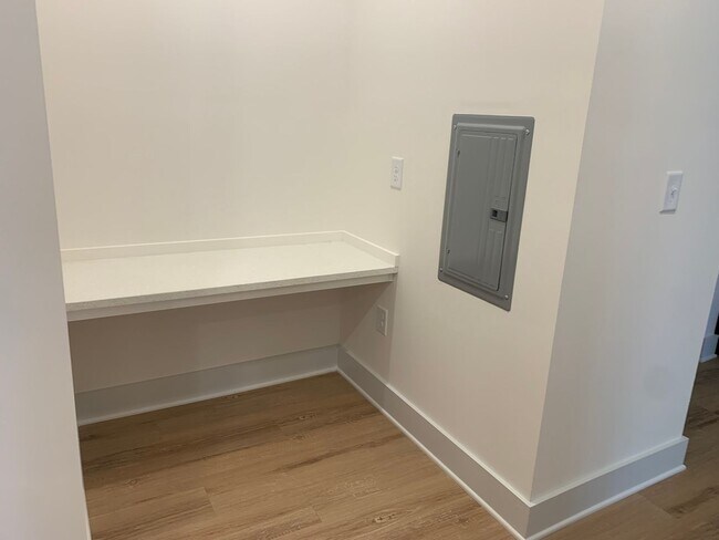 Foto del edificio - Beautiful Brand New Three Bedroom Apartment!