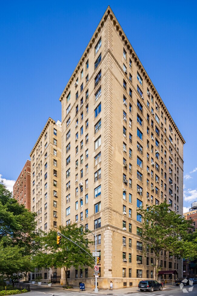 Foto del edificio - 320 Riverside Dr
