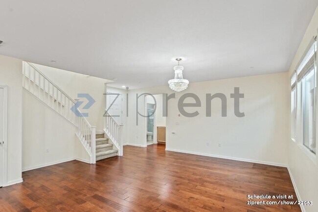 Building Photo - 334 Pacifica Dr