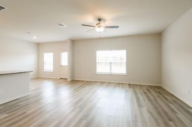 Foto del edificio - 10417 Sweetwater Creek Dr