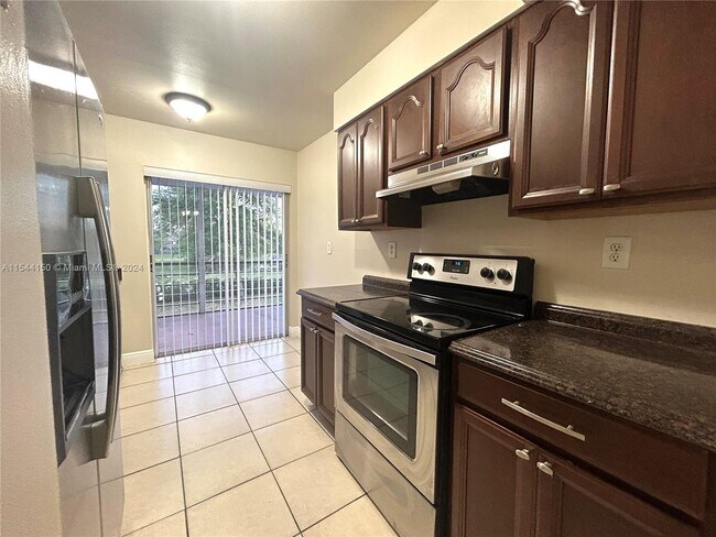 Foto del edificio - 2700 Riverside Dr