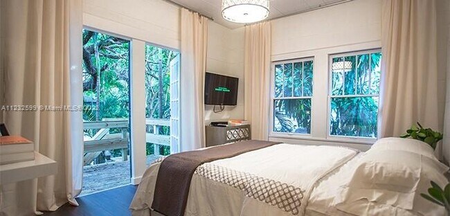 Building Photo - 743 NW 9th Ave