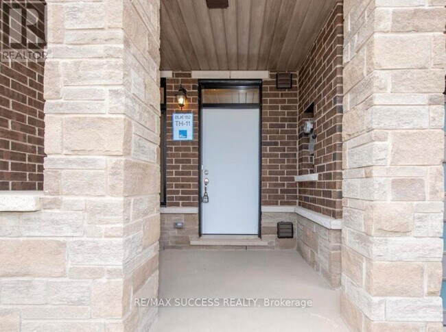 Photo du bâtiment - 1538 Wellwood Terrace