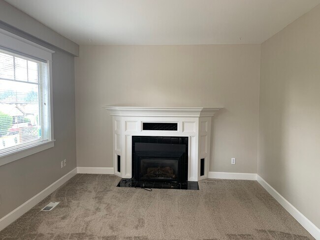 Foto del edificio - Charming 2-Bedroom + Bonus Room Home in De...
