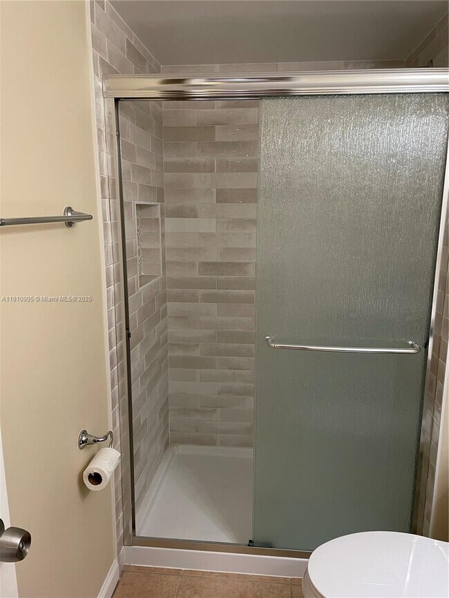 Building Photo - 6392 Chasewood Dr