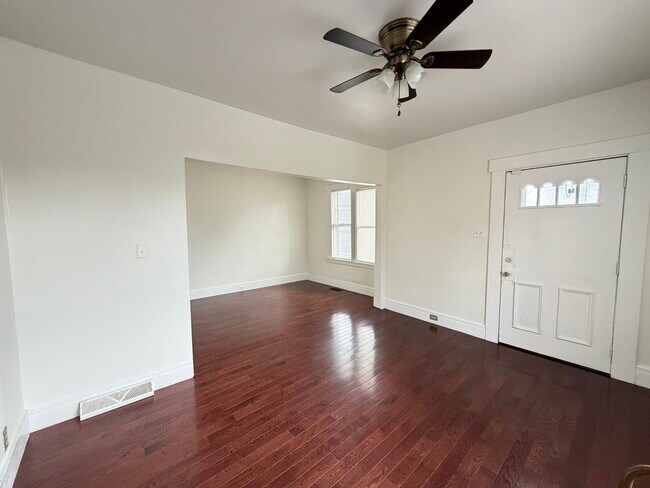 Foto del edificio - 3214 Holbrook St