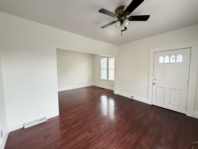 Building Photo - 3214 Holbrook St