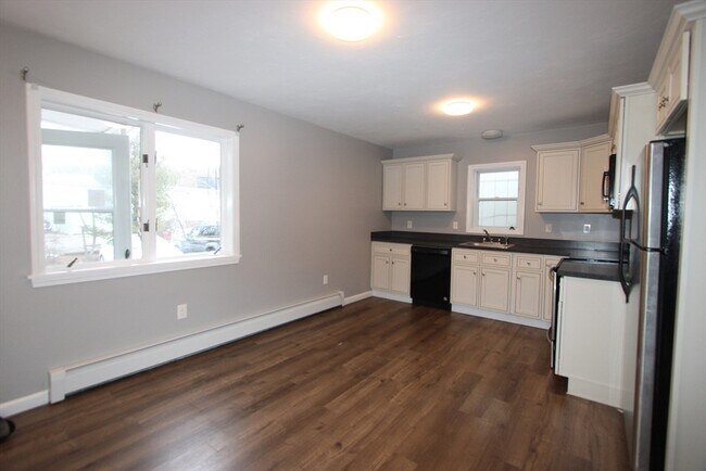 Building Photo - 6 Canal St