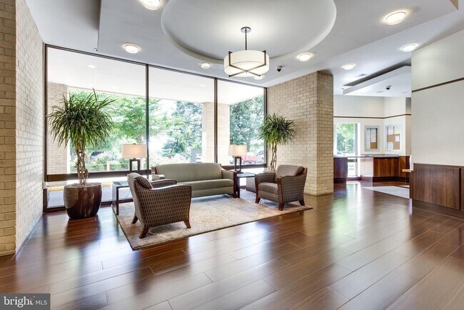 Foto del edificio - 307 Yoakum Pkwy