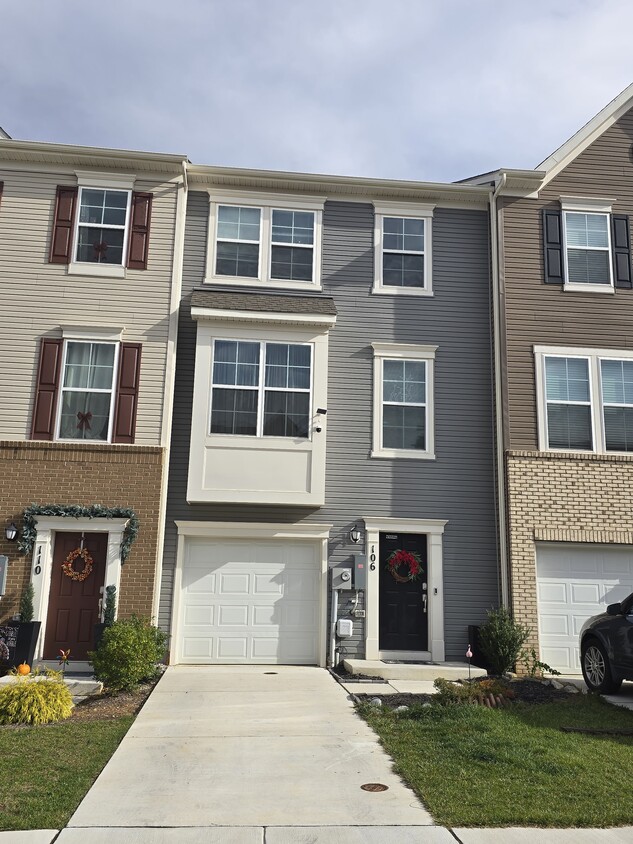 Primary Photo - 106 Extrovert Dr