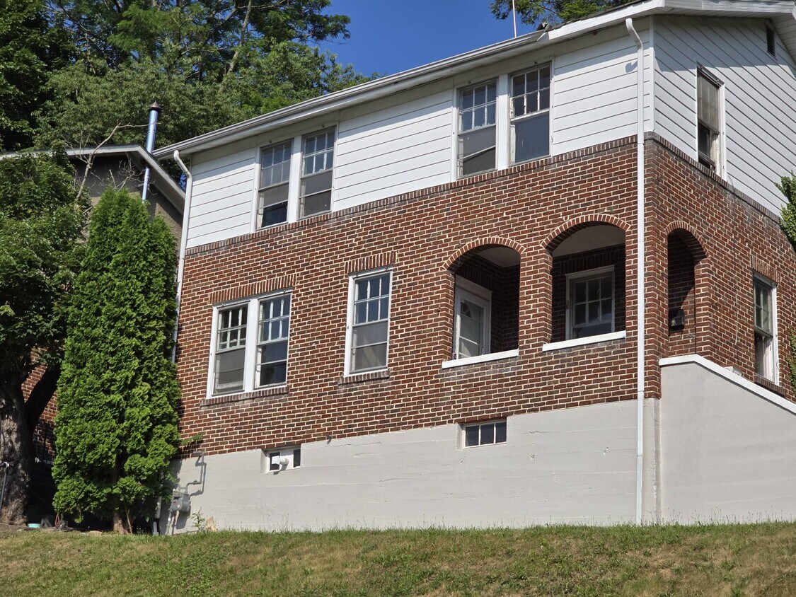 Primary Photo - 421 North St