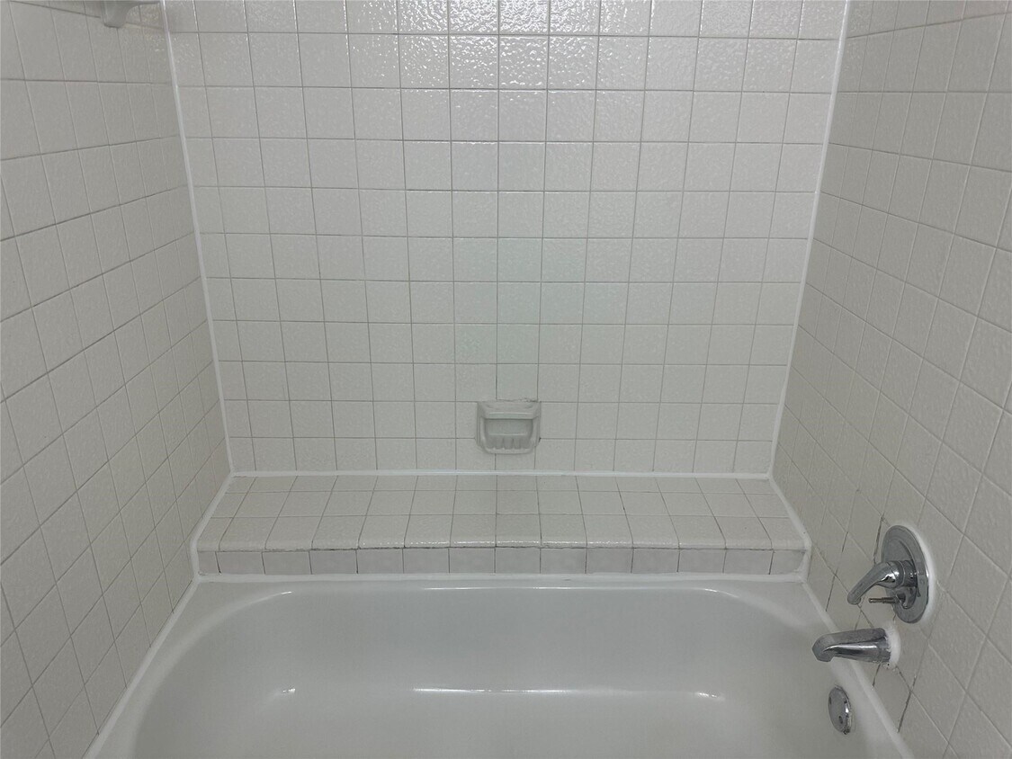 Foto del edificio - 2814 S Bartell Dr