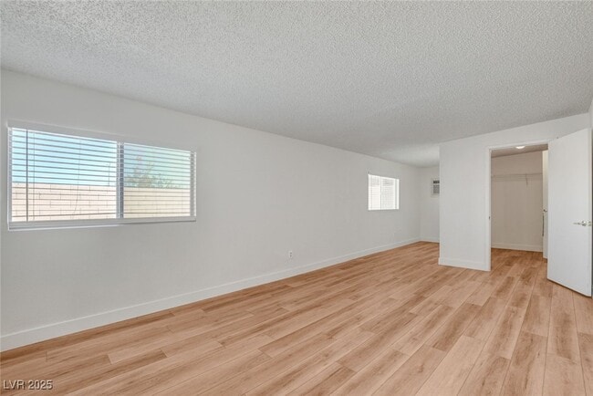Building Photo - 904 Ambusher St