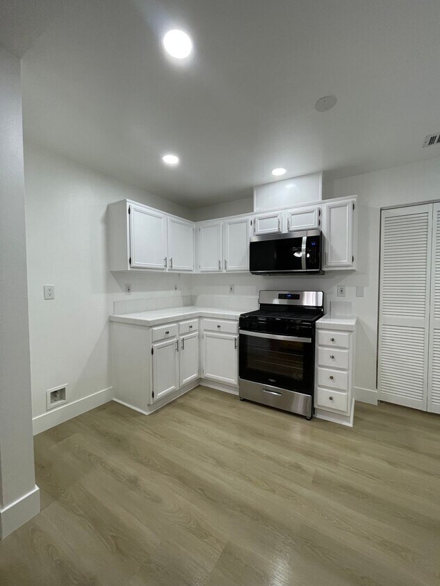 Photo - 271 Laurel Ave