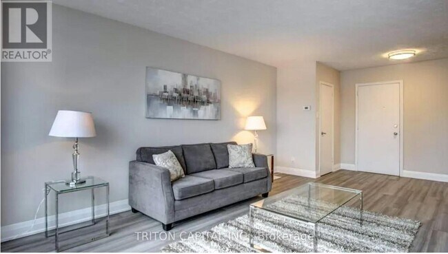 Photo du bâtiment - 145 Elinor Ave