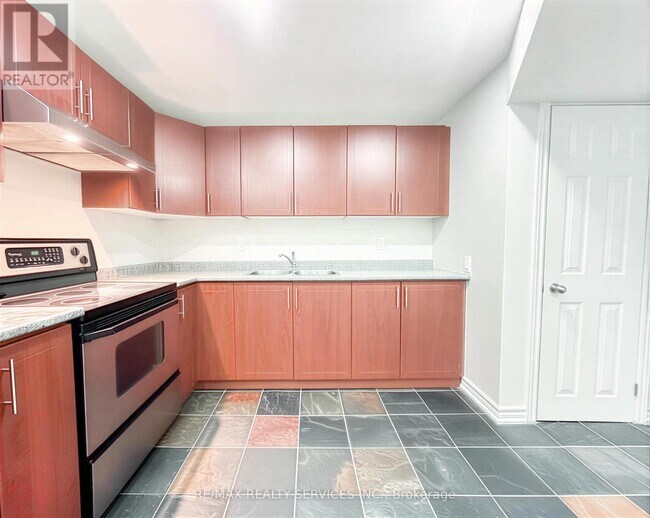 Photo du bâtiment - 1584 Stevenson St