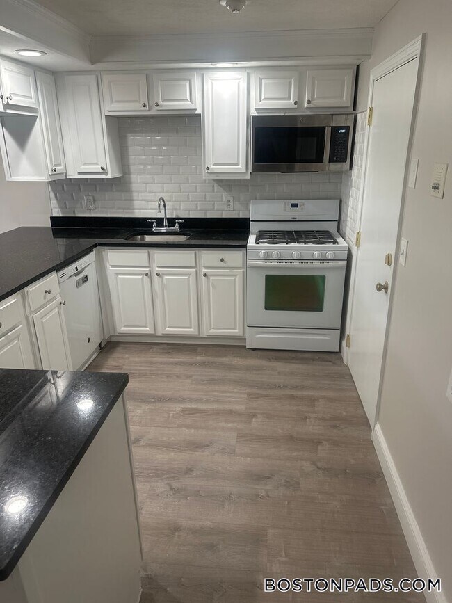 Foto del edificio - 13-27 Kenmar Dr.