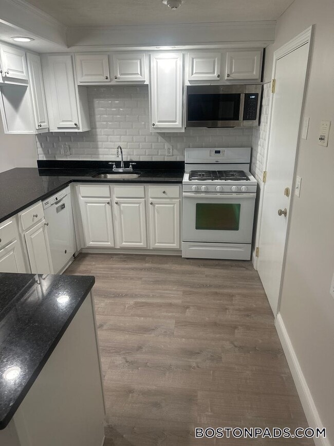 Building Photo - 13 Kenmar Dr