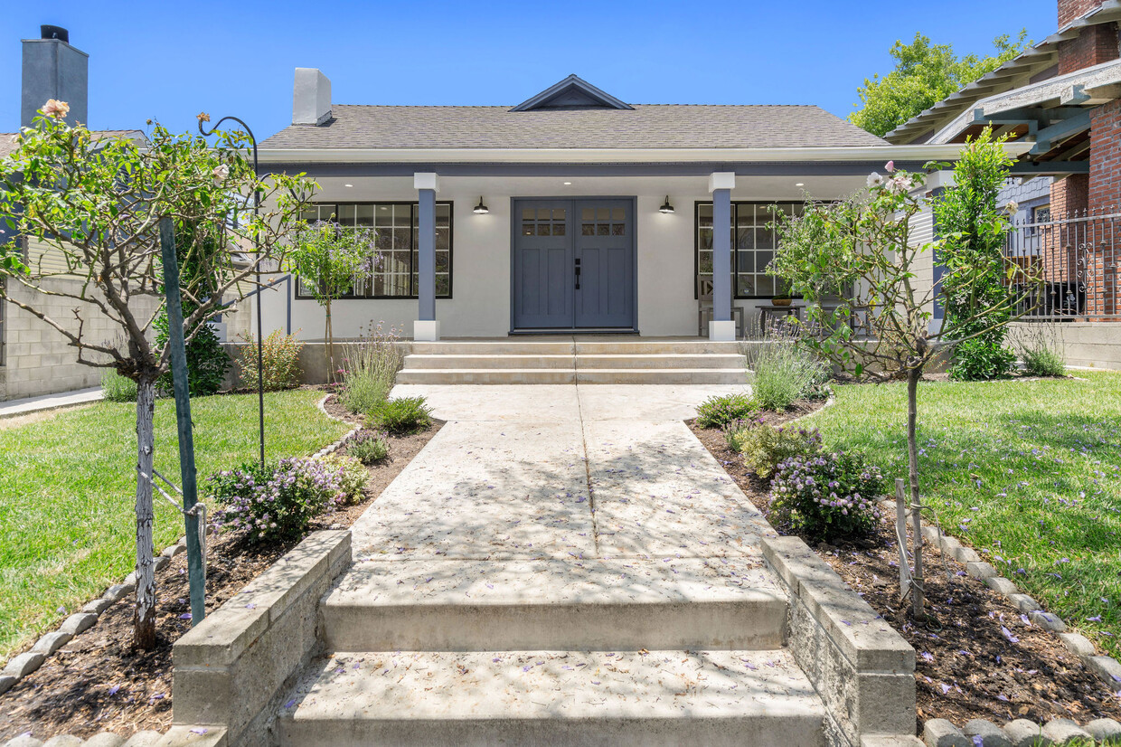 Primary Photo - 325 N Wilton Pl