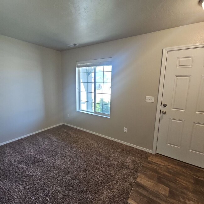 Building Photo - Spacious Home In Middleton!