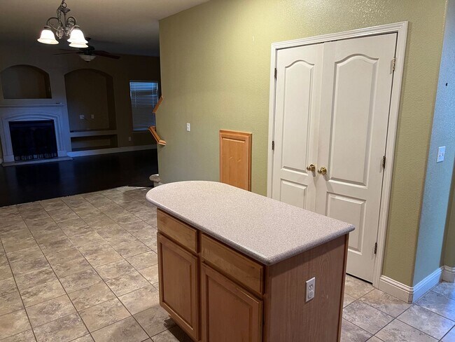 Building Photo - Spectacular 2 Story Home: 2 Weeks Free Rent