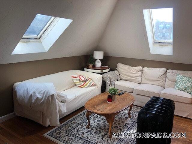 Foto del edificio - 42 Brainerd Rd