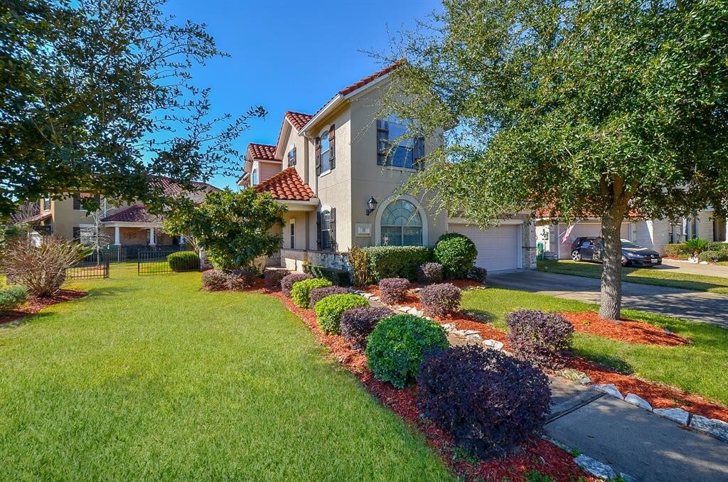 Foto principal - 2 Pinehurst Ct
